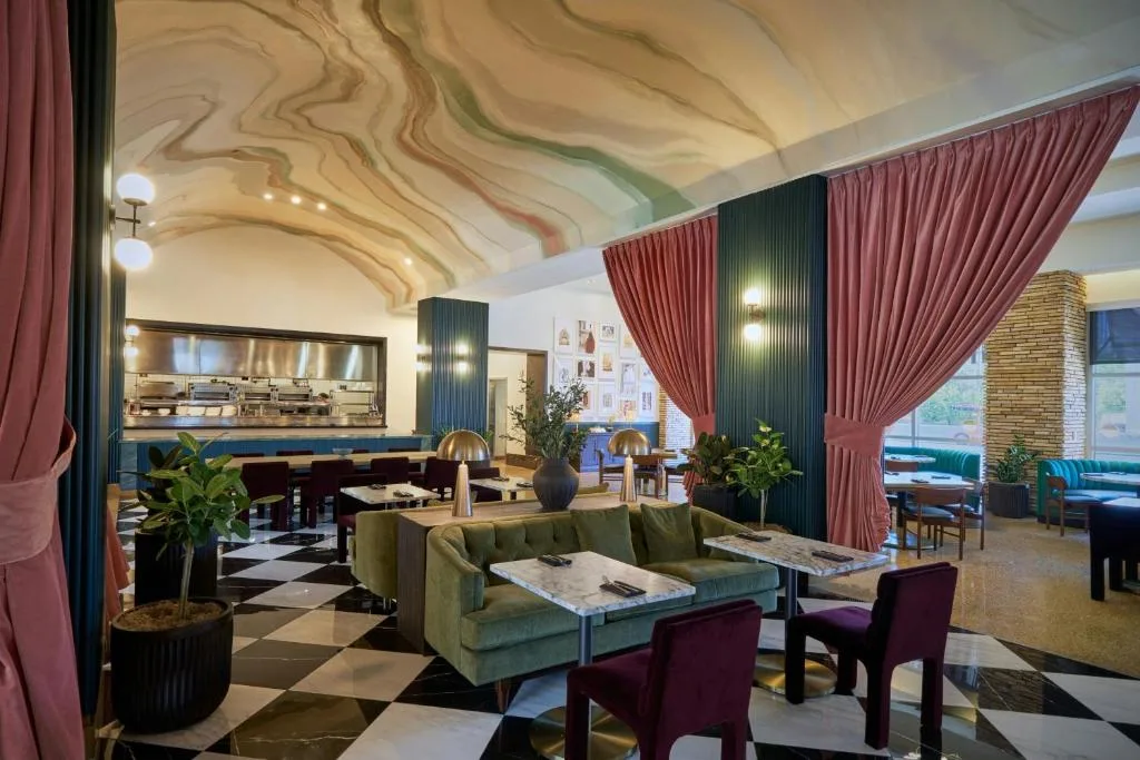Renaissance Las Vegas Hotel — 4