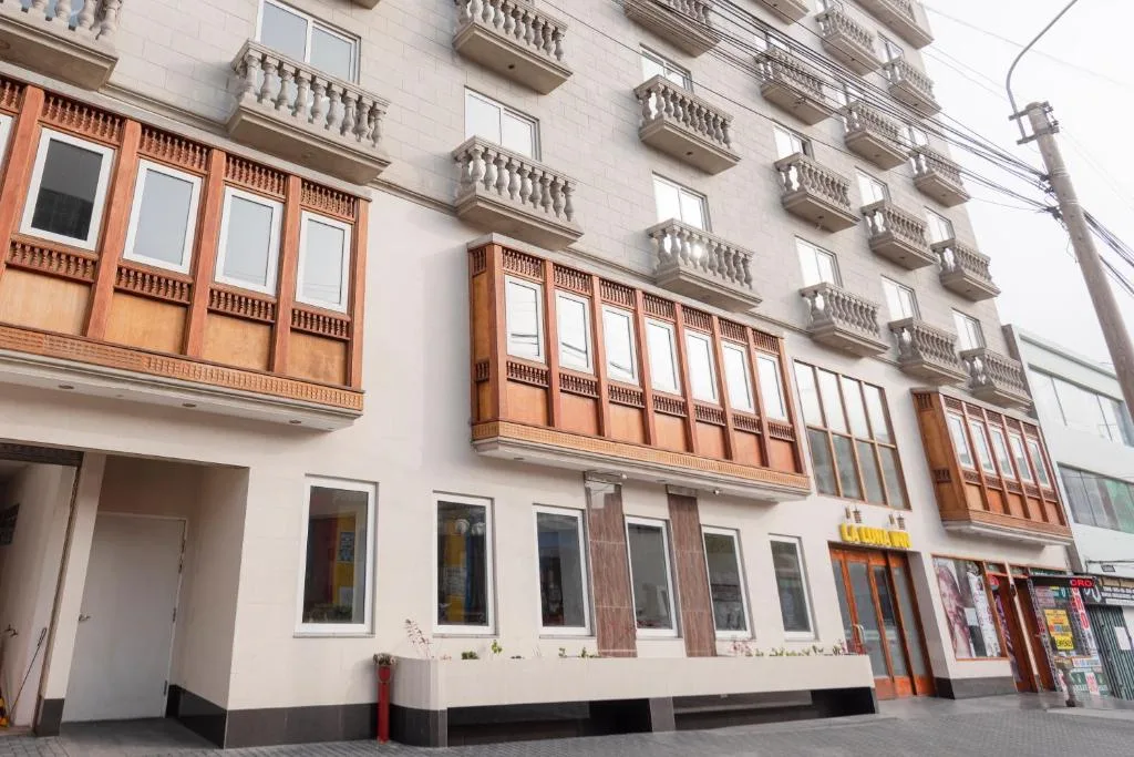 La Luna Inn — 1