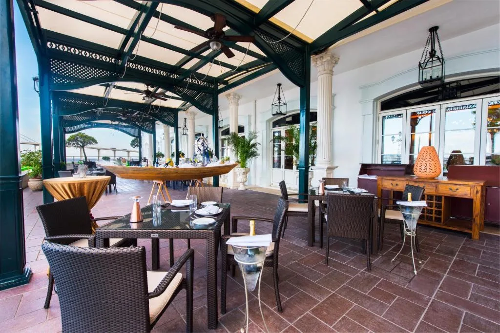 Rocks Hotel — 3