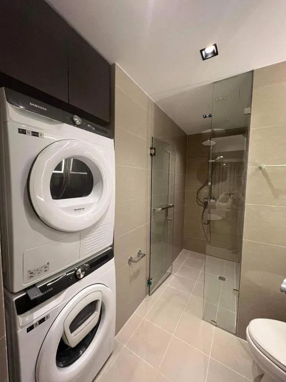 Uptown Parksuites BGC — 3