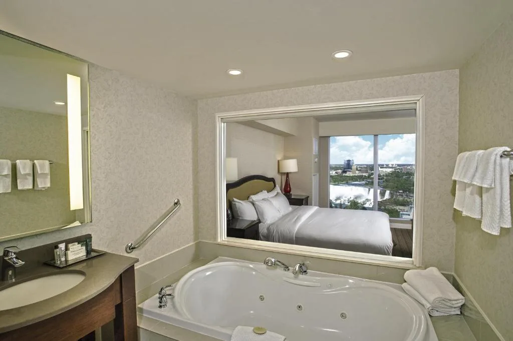 Hilton Niagara Falls/ Fallsview Hotel and Suites — 3