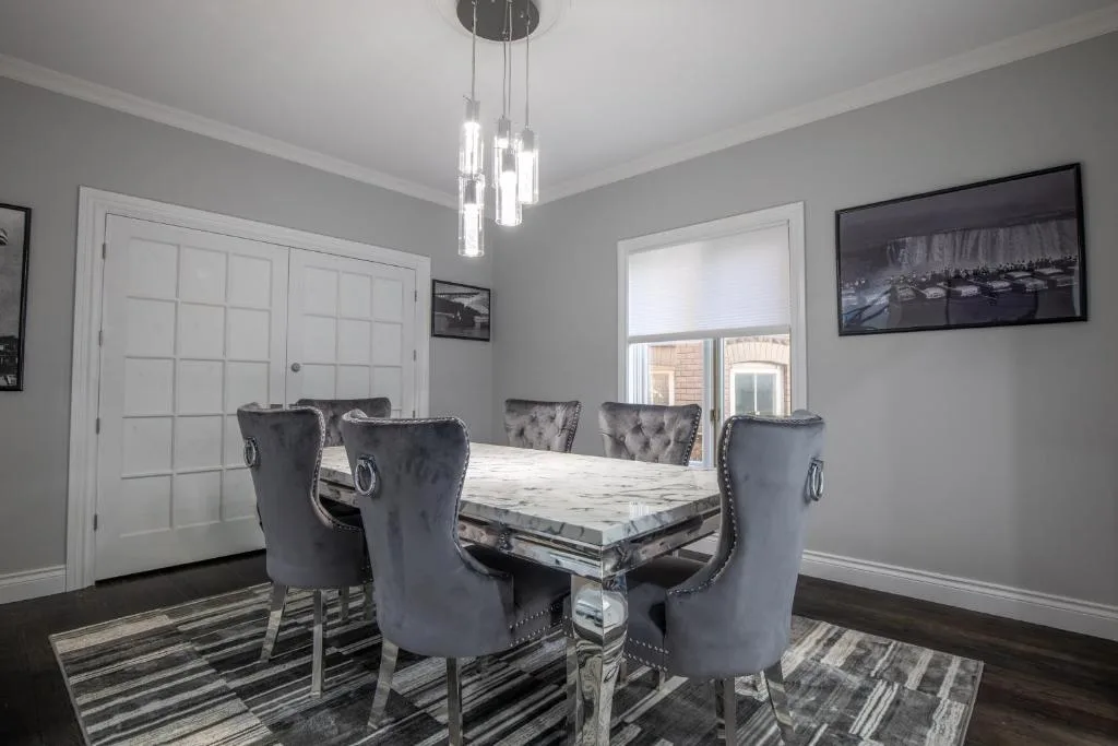 Niagara Luxury Suites — 4