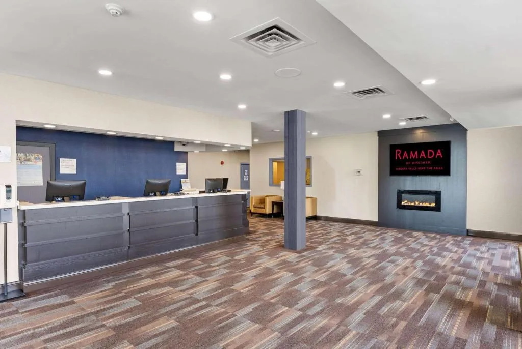 Ramada By Wyndham Niagara Falls near the Falls — 5