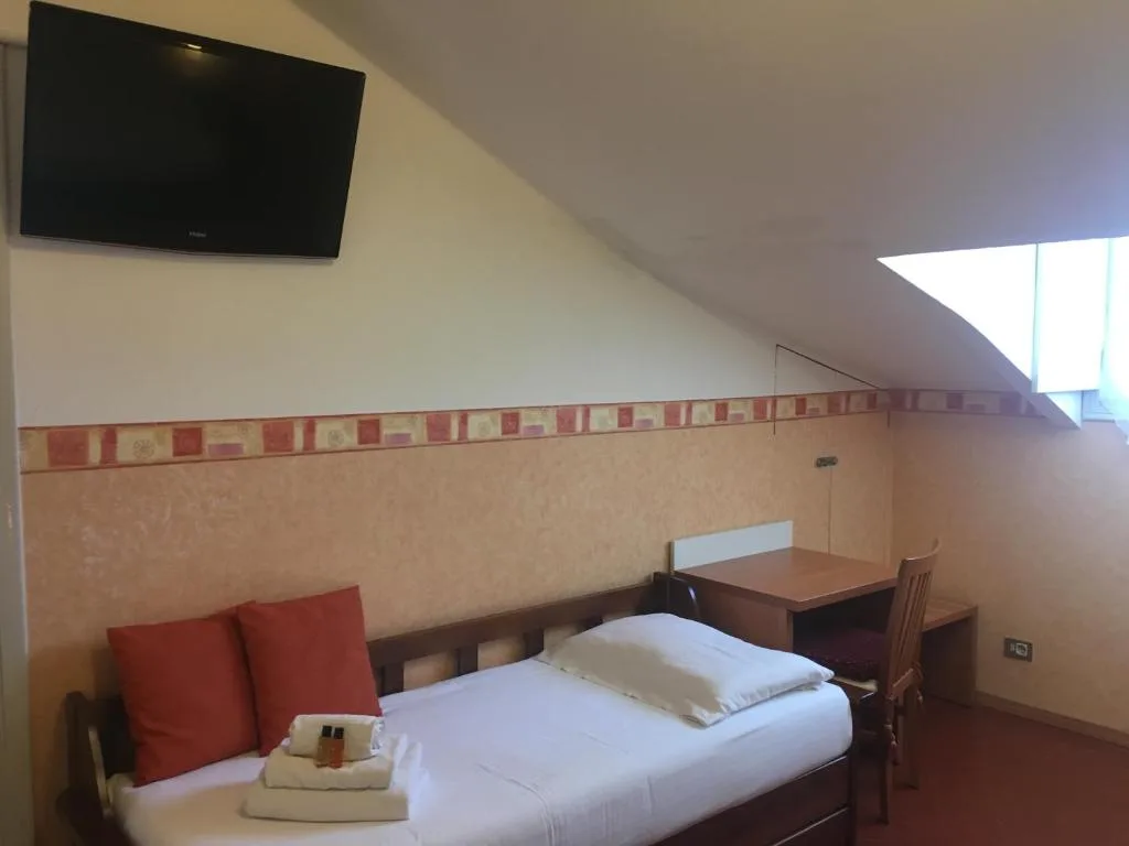 Hotel Liberty — 3