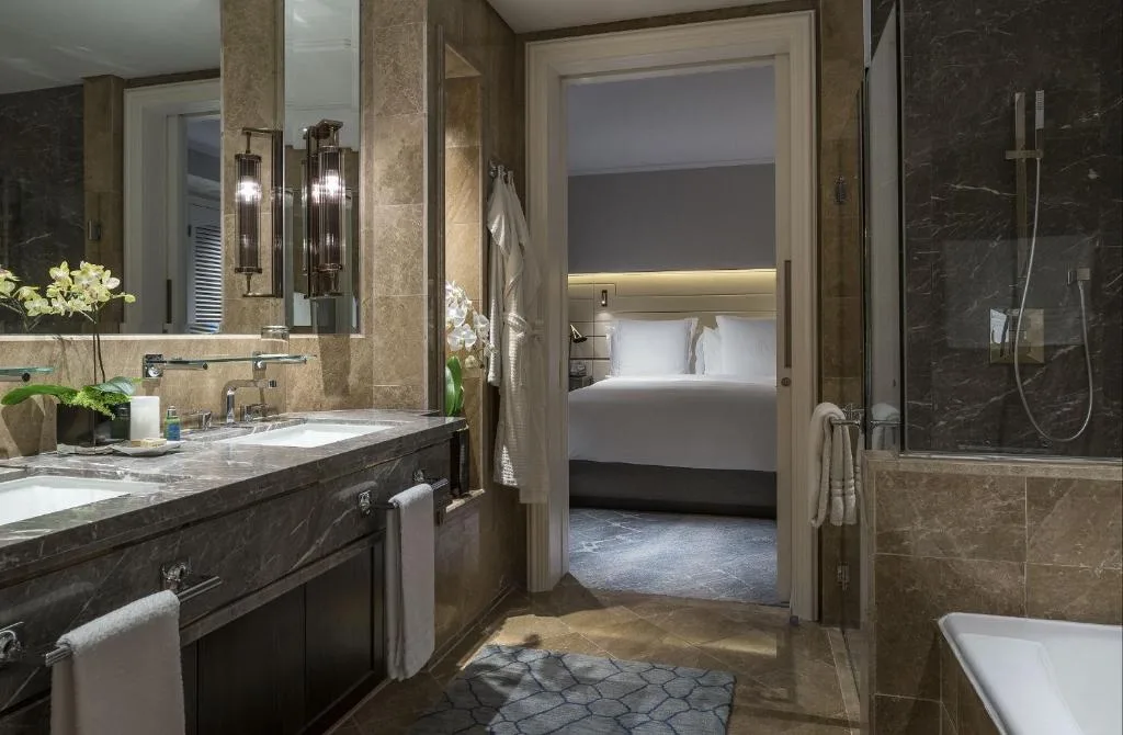 Four Seasons Hotel Singapore — 2