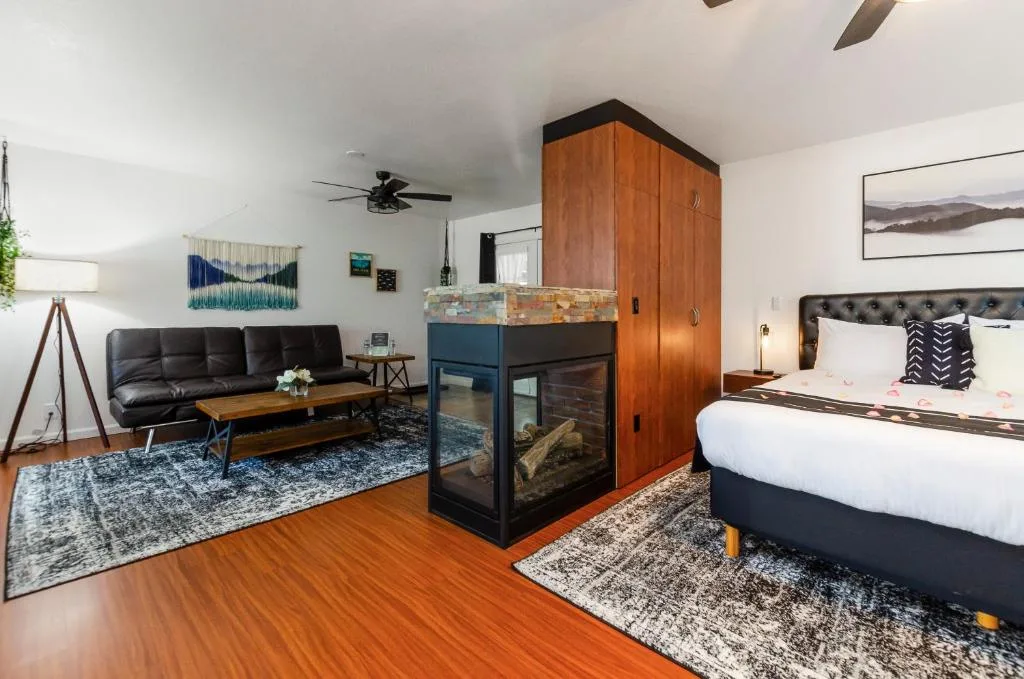 The Jeffrey Hotel — 4