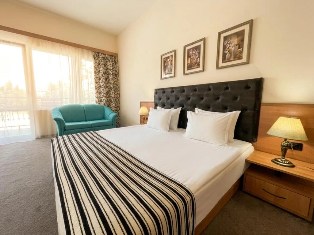 Lotus Family Hotel - Free Parking
