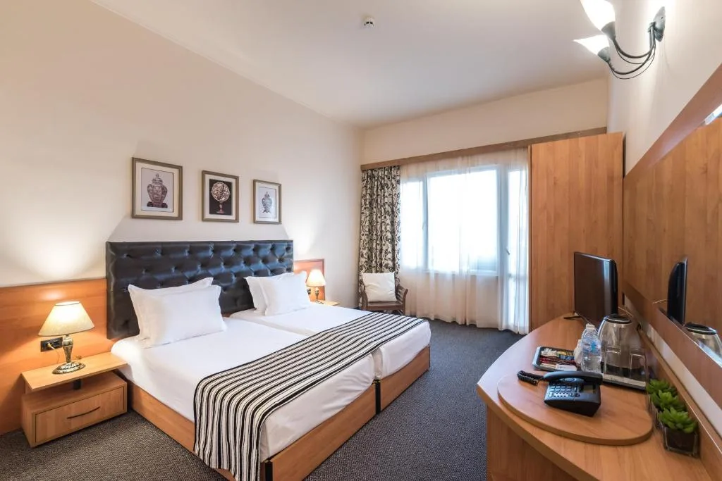 Lotus Family Hotel - Free Parking — 2