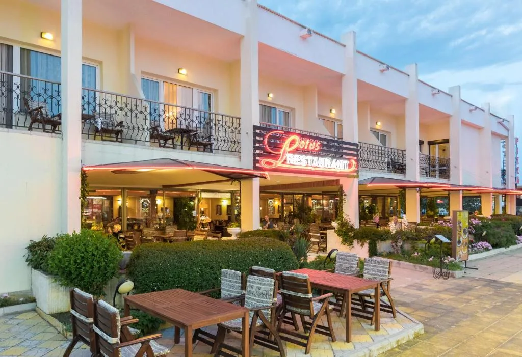 Lotus Family Hotel - Free Parking — 5
