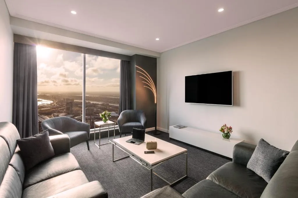 Meriton Suites World Tower, Sydney — 3