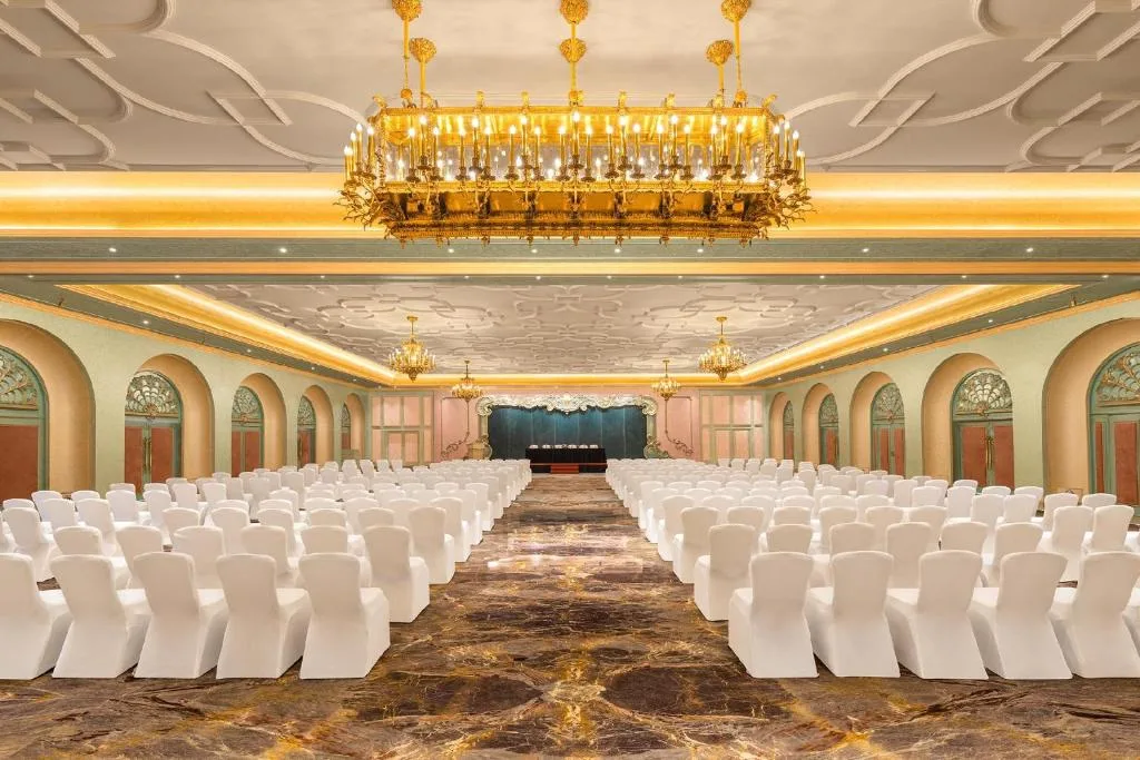 Hotel Hillock Ahmedabad — 5