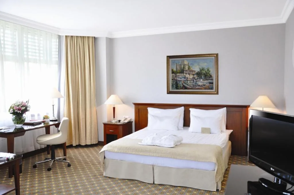 Hotel Midi — 2