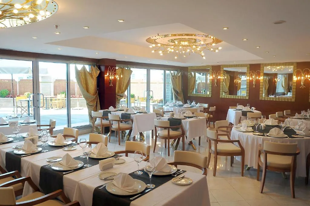 Hotel Midi — 4