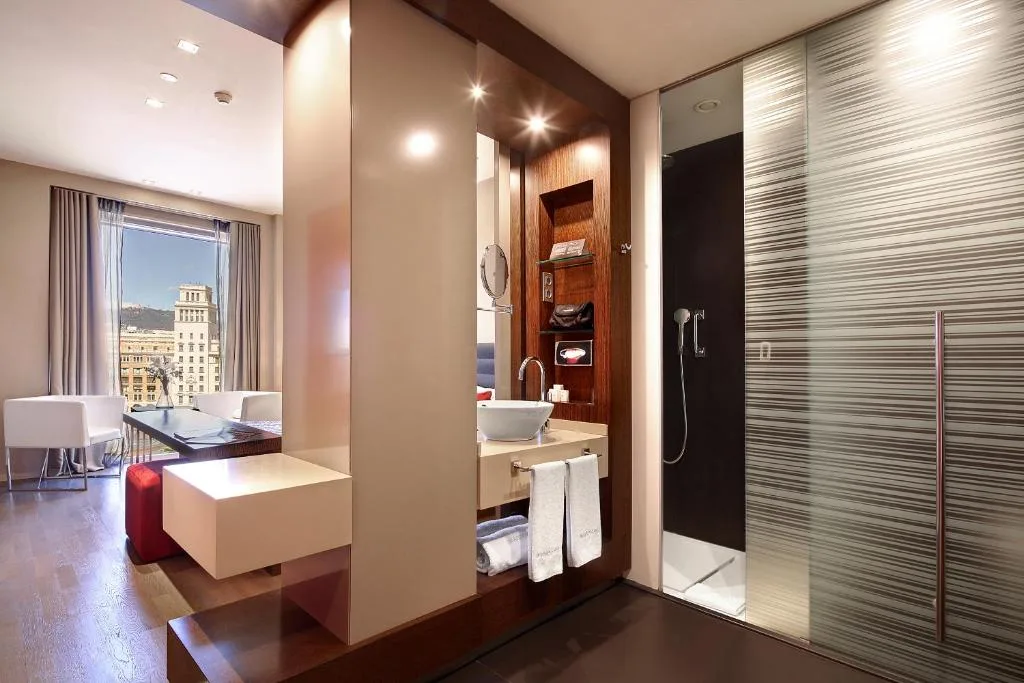 Olivia Plaza Hotel — 3