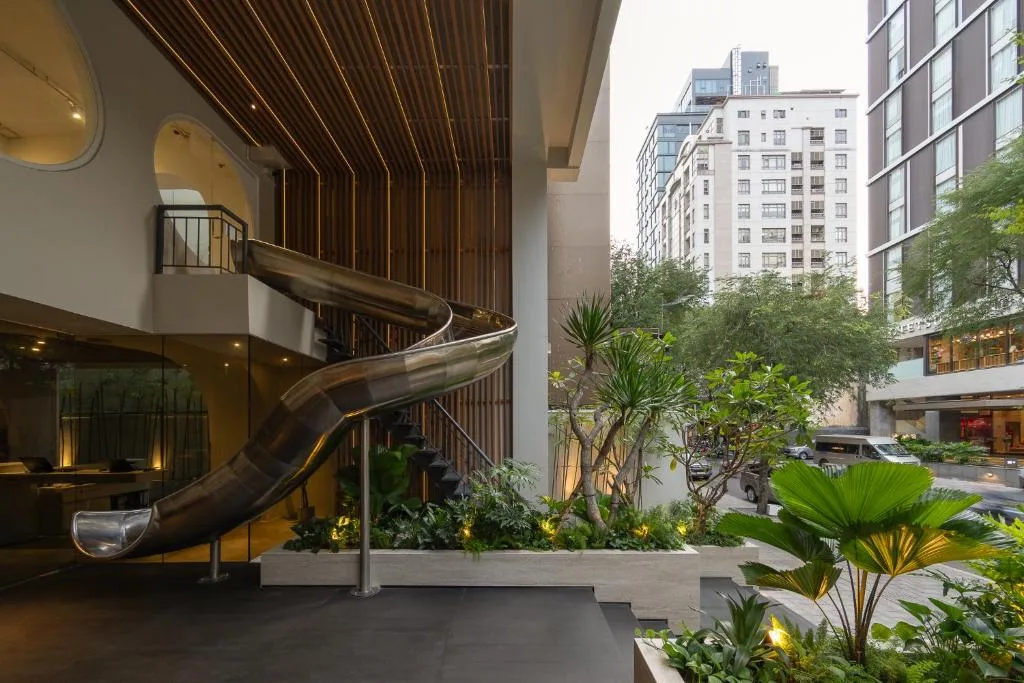 MEANDER Saigon — 3