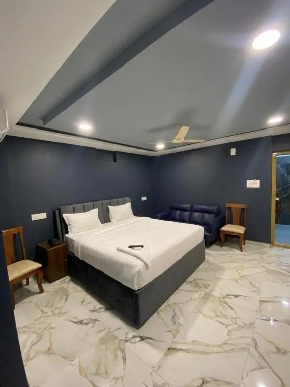 Hotel HiCity Comfort Near DLF Cyber City & AIG Hospital — 4