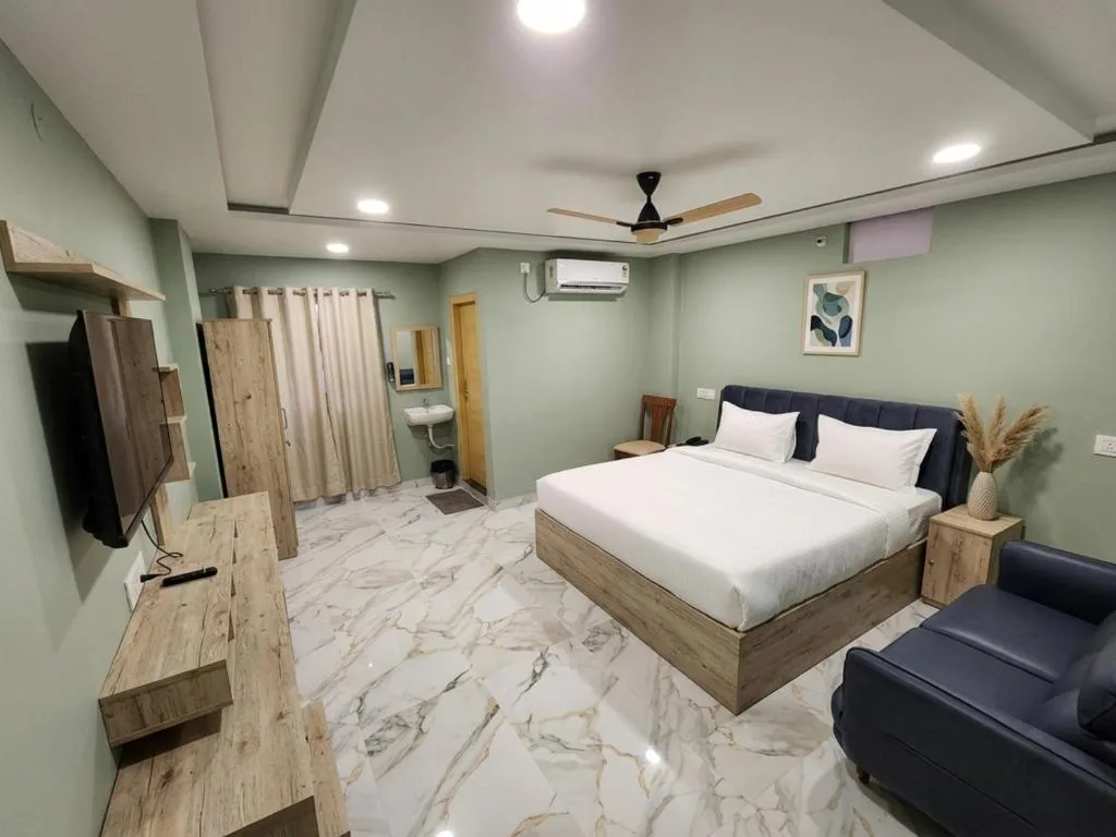 Hotel HiCity Comfort Near DLF Cyber City & AIG Hospital — 5
