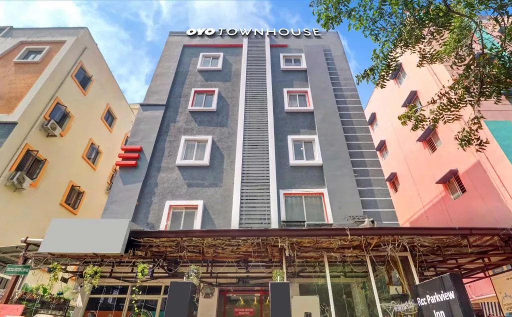 Super Townhouse RCC Park View Inn — 4
