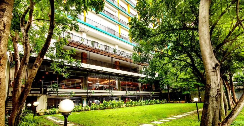 Hotel Gren Alia Tugu Tani — 4