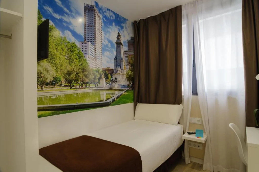 Hotel BESTPRICE Alcalá — 2