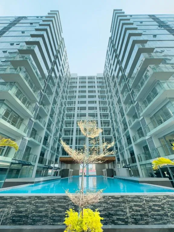 Spacious 2BR Family Suite with City View near Airport, City of Dreams, Solaire, PARQAL, Ayala Malls, and MOA — 4