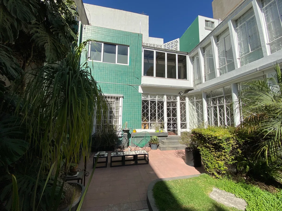 Casa Amores 911 — 2