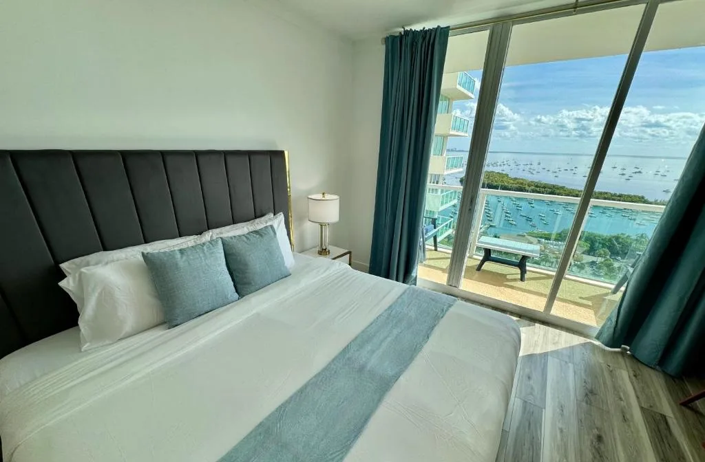 Balcony Ocean Views - Pool, Gym, Wi-Fi & Parking — 2