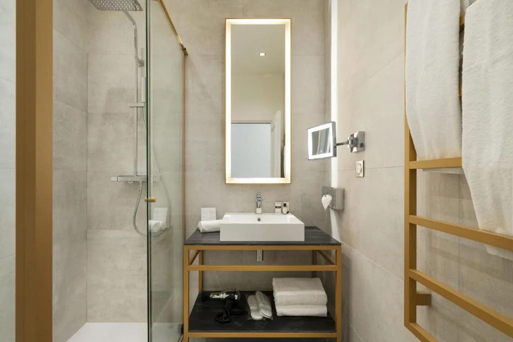 Vestay Montaigne — 3