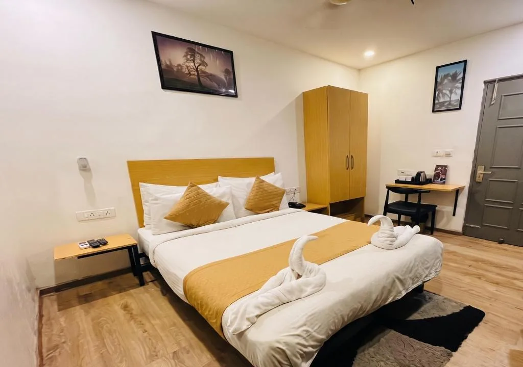Hotel A P S Townhouse — 2