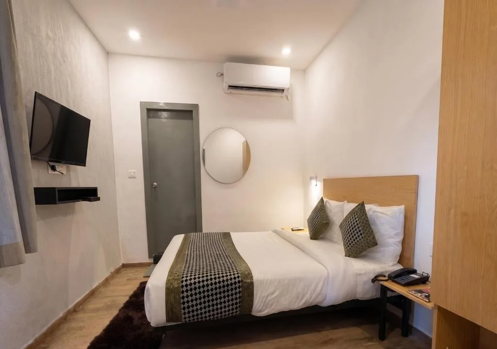 Hotel A P S Townhouse — 4