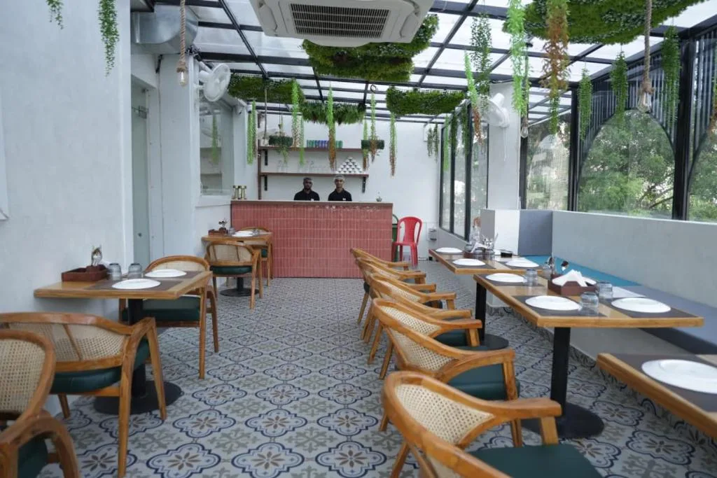 Hotel Amber Inn - 800m from Prayagraj Junction — 4