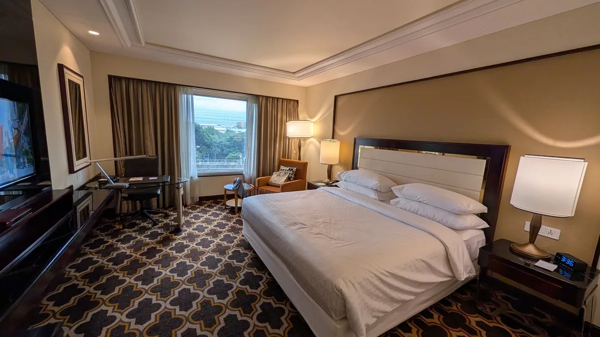 Sheraton Grand Pune Bund Garden Hotel — 4