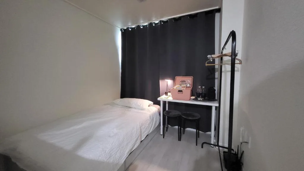 Modern, 3min walk from Sinchon Station Line2, Entire Private Studio #신촌 #연대 #홍대