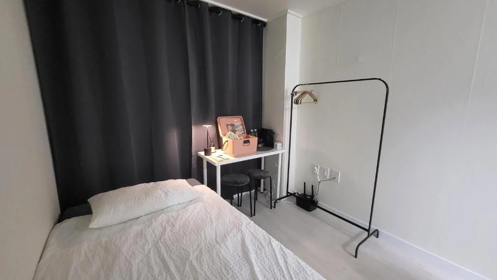 Modern, 3min walk from Sinchon Station Line2, Entire Private Studio #신촌 #연대 #홍대 — 4