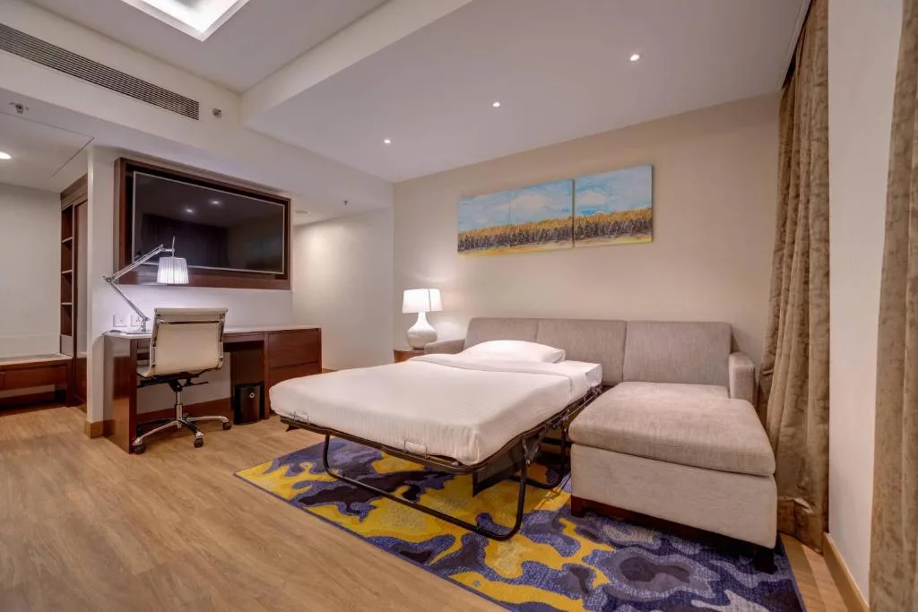 Courtyard by Marriott Surat — 3