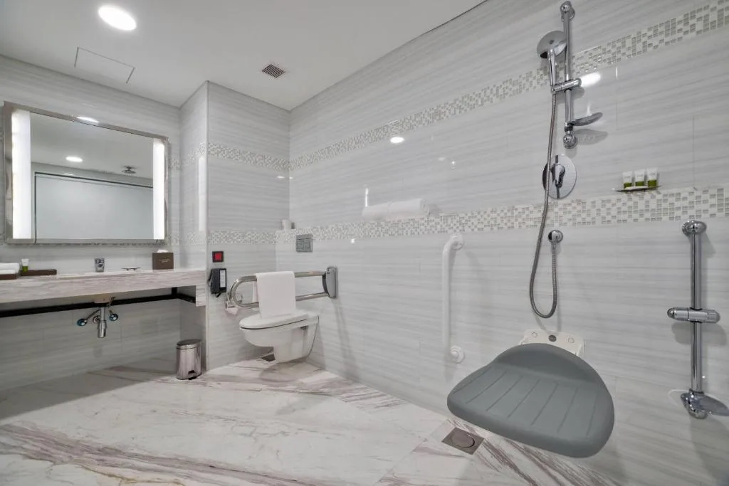 Courtyard by Marriott Surat — 4