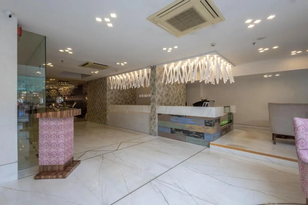 De Glance Hotel, Near Surat Railway Station — 4
