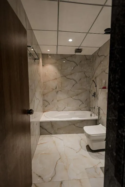 Hotel Gold Palace Inn — 3