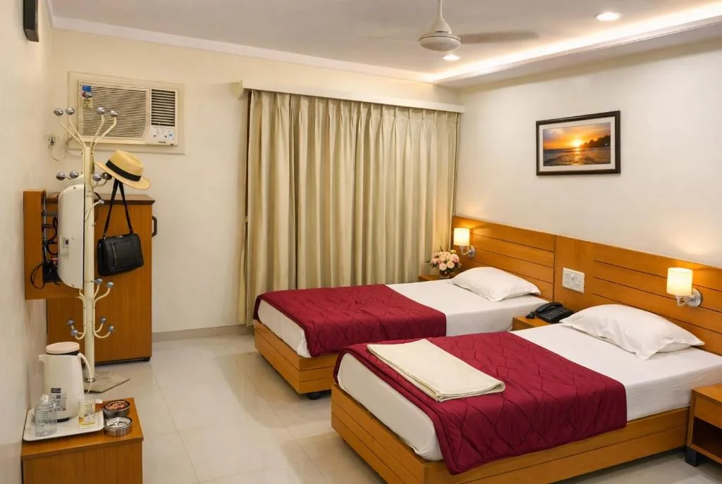 Hotel Sarita - Near Surat Railway Station — 2
