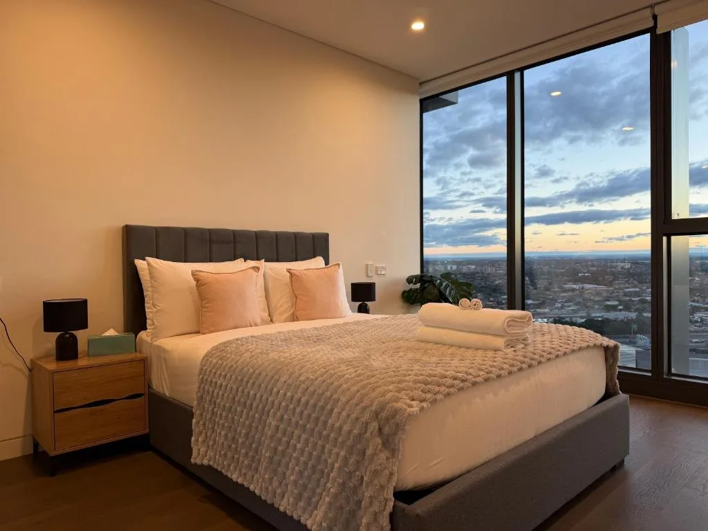 Luxurious City View with Gym Pool Parking Playground — 4