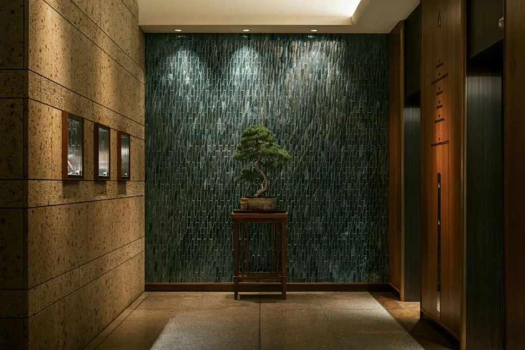 THE AOYAMA GRAND HOTEL — 4