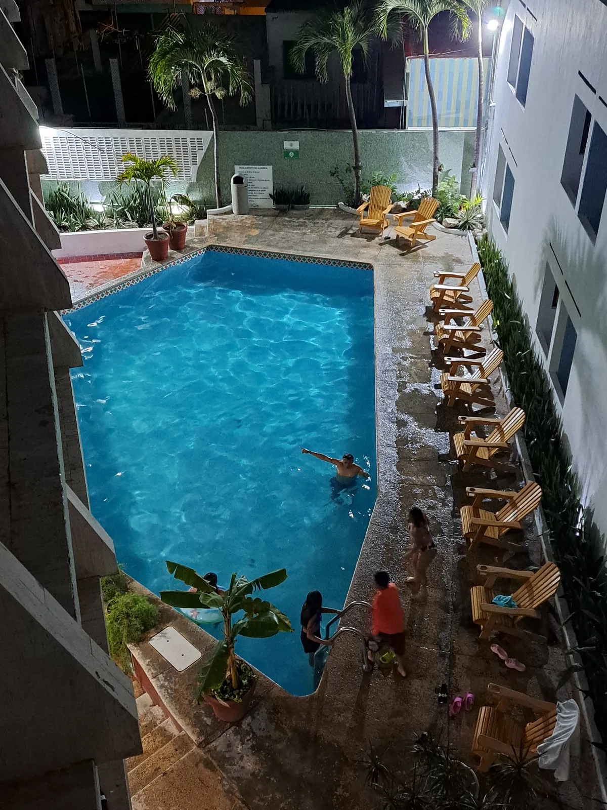 Hotel Royalty — 4