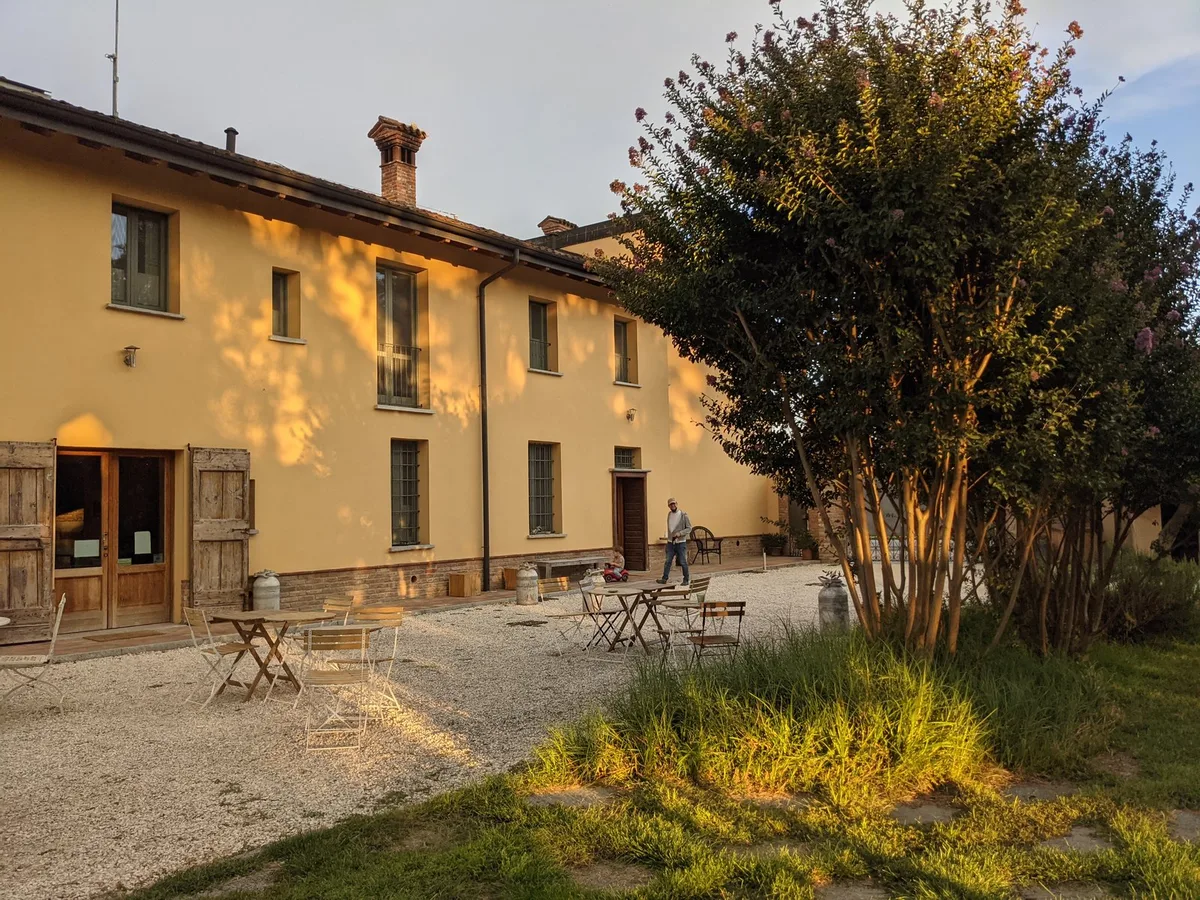 Farmhouse Cascina Pezzolo - 5-star hotel in Abbadia Cerreto, Abbadia Cerreto - photo 1