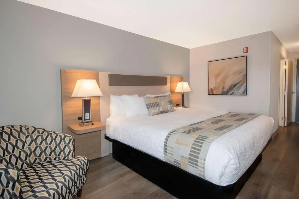 Coast Abbotsford Hotel & Suites - 3-star hotel in Abbotsford, Abbotsford - photo 1