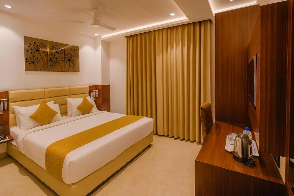 HOTEL TEN SQUARE - 5 Minutes from The Taj Mahal - Hotel de 3 estrellas en Agra, Agra - photo 1