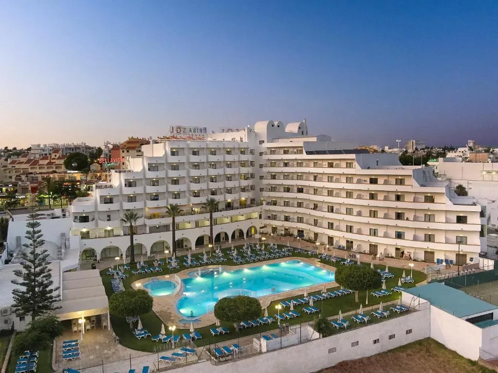 Hotel Apartamento Brisa Sol - 4-star hotel in Areias de São João, Albufeira - photo 1