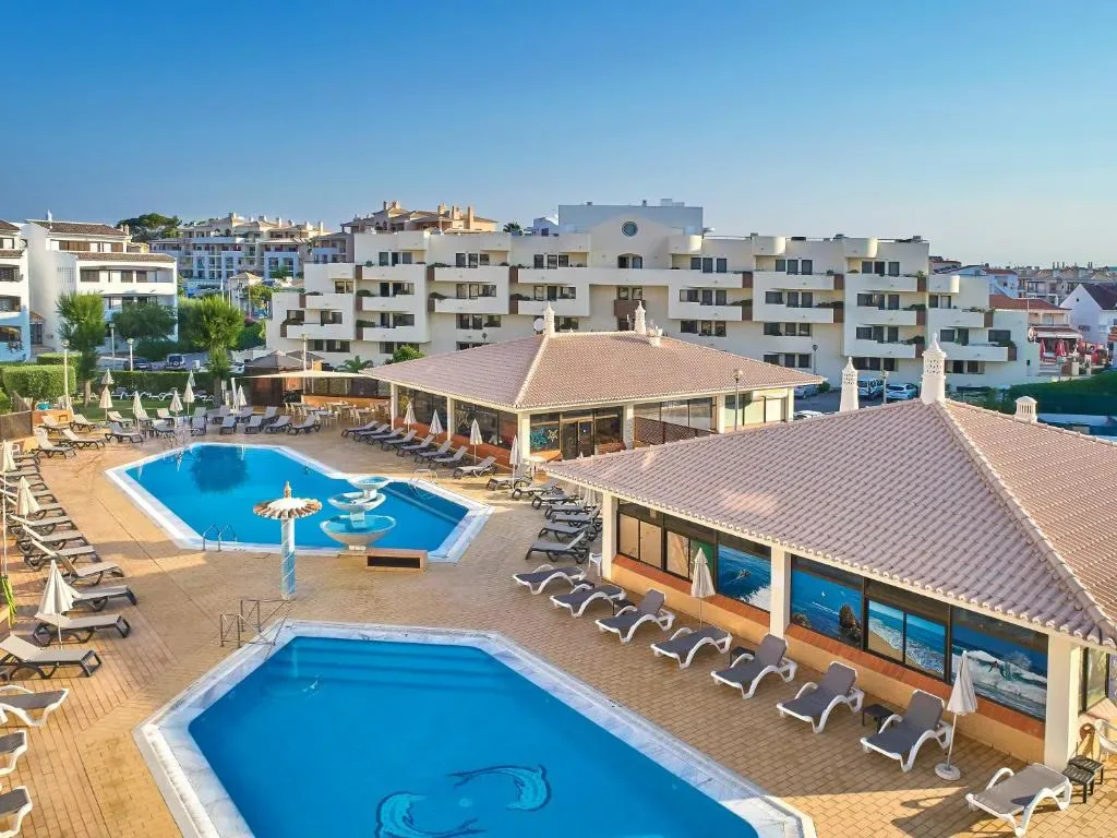 Oceanus Aparthotel exterior and pool area in Olhos d'Água, Algarve