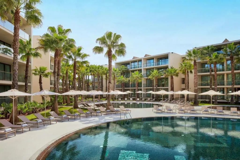 Fachada do hotel Marriott Residences Salgados Resort em Albufeira, Algarve