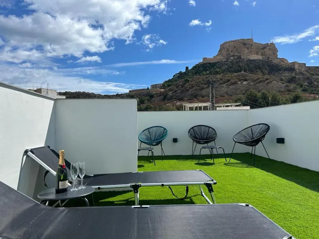 Apart-hotel Happy Life - Hotel de 5 estrelas em Calle de Trafalgar, Alicante - photo 1