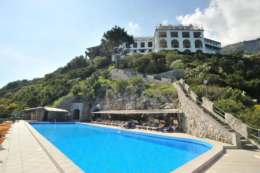 Hotel Belvedere - 4-star hotel in Conca dei Marini cove, Amalfi Coast - photo 1